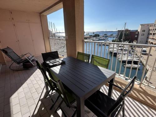 Magnifique Appartement T3 4 pers vue panoramique port et mer HYE200-230