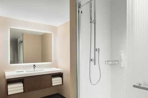 SpringHill Suites by Marriott Old Montreal Image