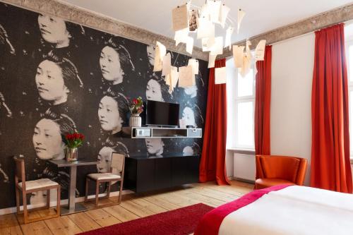 Postel nebo postele na pokoji v ubytování Hotel Adele am Alex