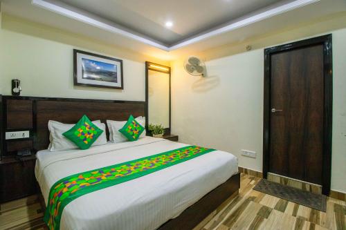 a bedroom with a large bed in a room at Treebo Maharaja, Near Mall Road in Shimla