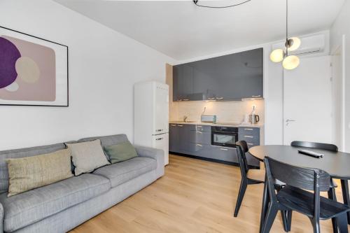NEW 2BR Fancy Luminous w/ AC | By Airnest