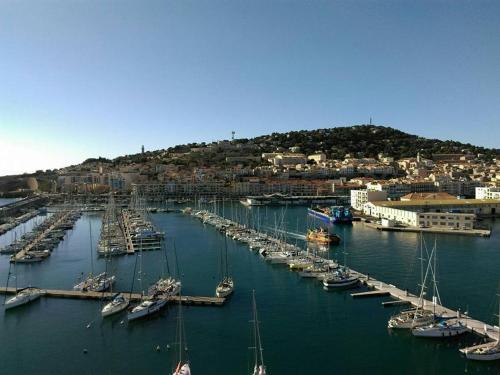 Superbe T2 climatisé avec parking privé, proche plage à Sète - FR-1-472-207