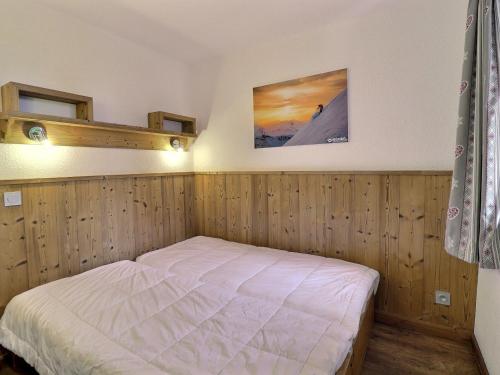 Posteľ alebo postele v izbe v ubytovaní Appartement cosy à La Tania - 2 pièces, 4 pers, skis aux pieds, balcon, proche commerces - FR-1-182A-13
