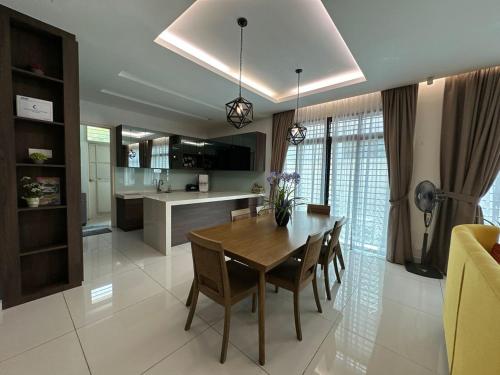 a kitchen and dining room with a table and chairs at Large Family Villa Beach & Night Market Steps Away 20 Pax in Batu Ferringhi