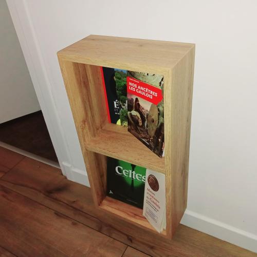 a wooden box with two books on the floor at Gîte les Bois in Orcival