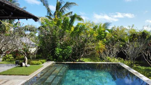 Gallery image of Villa Elegance du Sud - Piscine et Jardin in Beau Champ