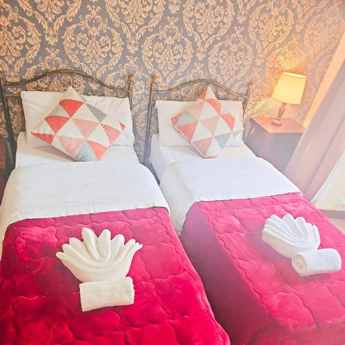 two beds sitting next to each other in a bedroom at Hotel Giubileo in Rome