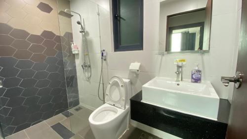 Koupelna v ubytování 8pax Cozy Home Stay Jazz Suites 1 Vivacity Kuching Sarawak 3BR