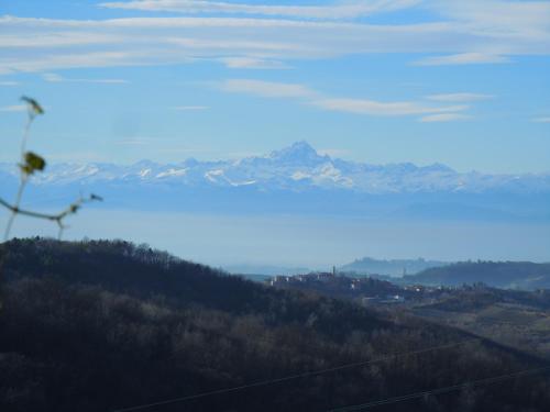 a view of a mountain range with a body of water at Da Ivana e Valter in Monforte dʼAlba