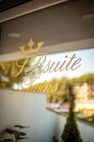 Twins Royal Suite photo 23