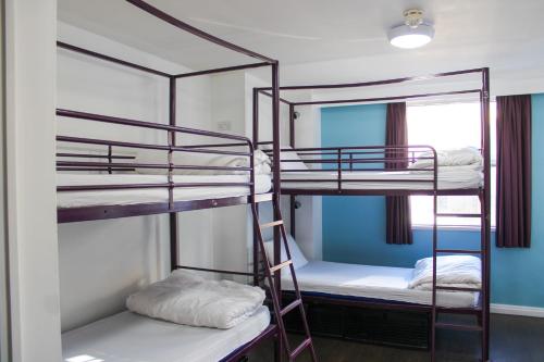 Postel nebo postele na pokoji v ubytování Safestay London Elephant & Castle