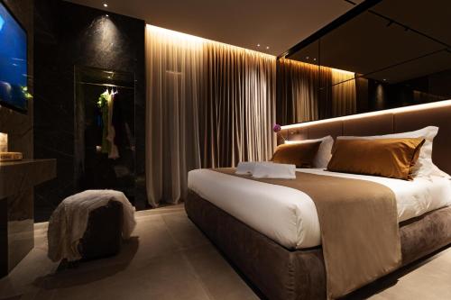 Postel nebo postele na pokoji v ubytování Donna Filomena Luxury Suites