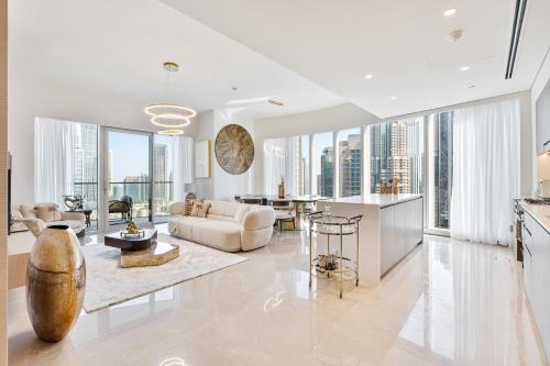 Luxury 3BR Apartment with Burj Khalifa Views