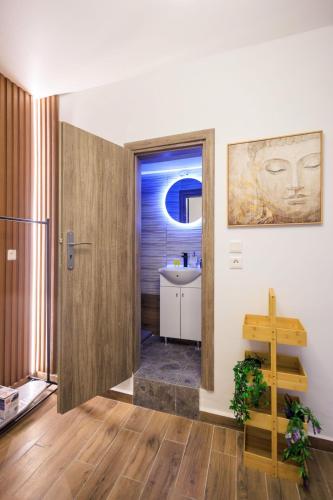 Aiolos Lux and Easy suite near the sea alimos