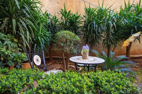 Aiolos Lux and Easy suite near the sea alimos