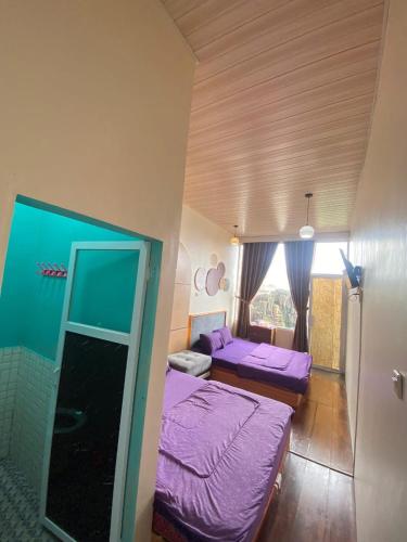 Ένα ή περισσότερα κρεβάτια σε δωμάτιο στο Hotel Bintang Sikunir