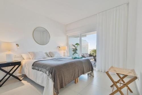 Luxurious 3-bed and 3 bathroom apartment - Reserva del Higueron