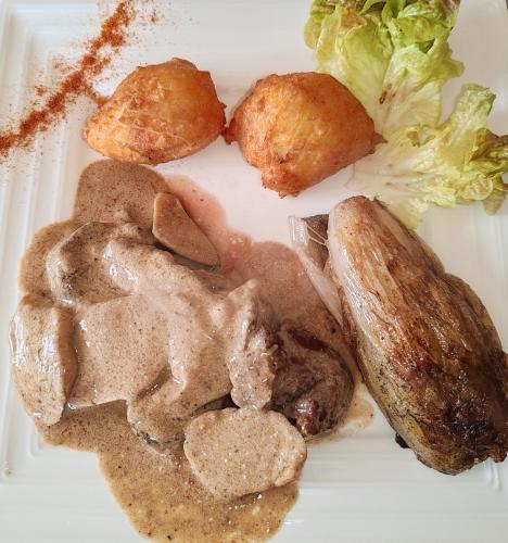 a plate of food with meat and vegetables on it at Chambres et Table d'Hôtes in Teuillac