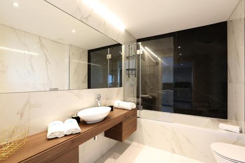 Et badeværelse på T2- Ocean House at Mar à Vista