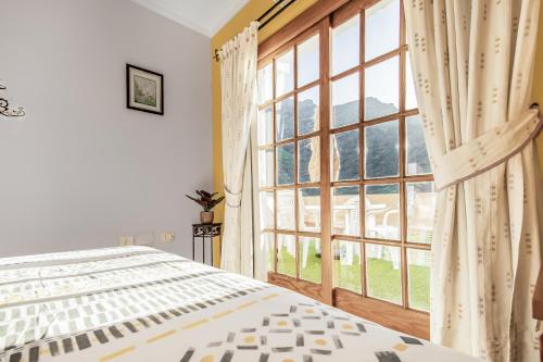 Ένα ή περισσότερα κρεβάτια σε δωμάτιο στο Solarium Agaete Valley Retreat 3-BR
