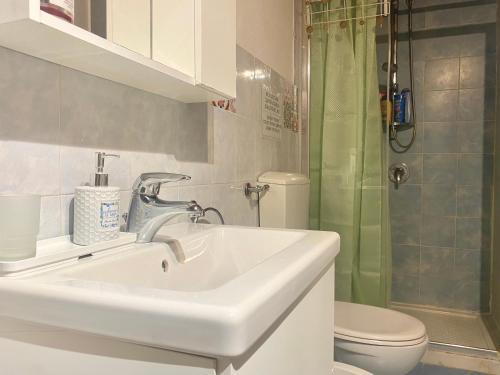A bathroom at Sakè Loft