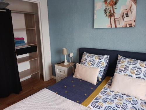 Posteľ alebo postele v izbe v ubytovaní APPARTEMENT T2 confort,Parking,balcon,près Parc des Expositions,10 minutes plage