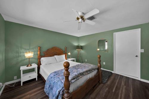 a bedroom with a bed and a ceiling fan at Comfortable home near river access trail in Redding