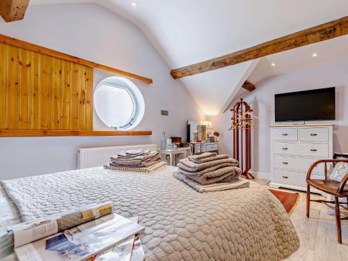 Ένα ή περισσότερα κρεβάτια σε δωμάτιο στο 3 Bed in Whitchurch 73192
