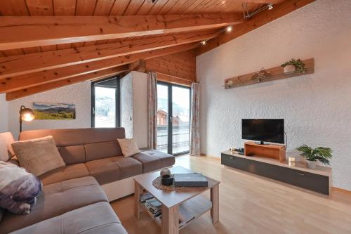 a living room with a couch and a tv at Ferienwohnung Alpenvogel in Sonthofen
