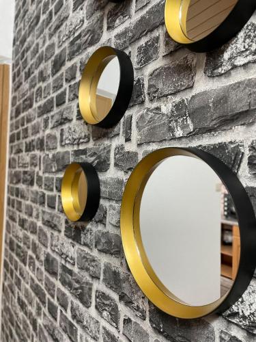 a wall with a mirror on a brick wall at Ruhige Ferienwohnung Zeithain in Zeithain
