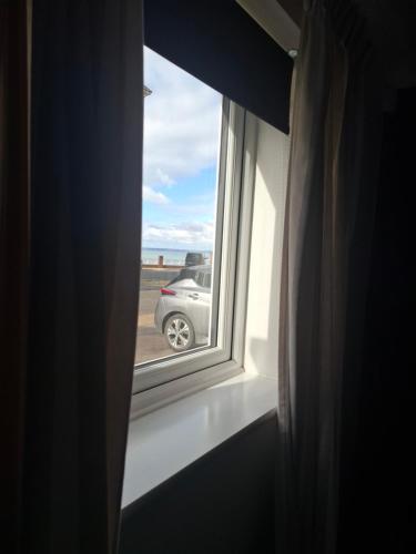 Gambar di galeri bagi Driftmark Beachfront location Aberavon Beach Sea Views Large Driveway parking private site fibre optic wi fi di Port Talbot