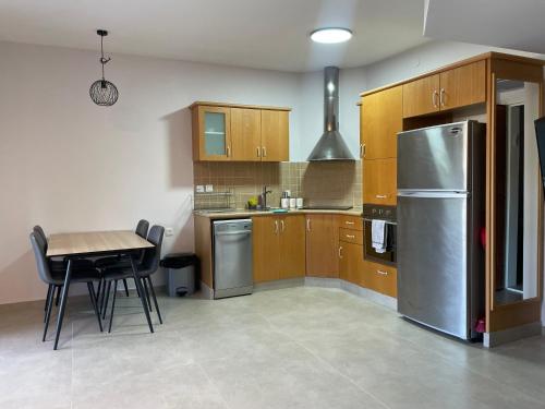 Cuina o zona de cuina de Amdar 2BR Garden Apt EILAT