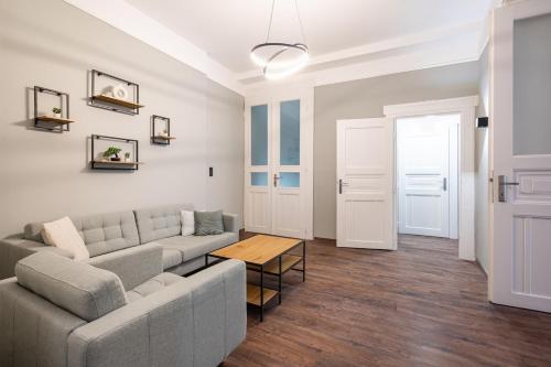Premium 4 Bedroom Apartment on Maria St
