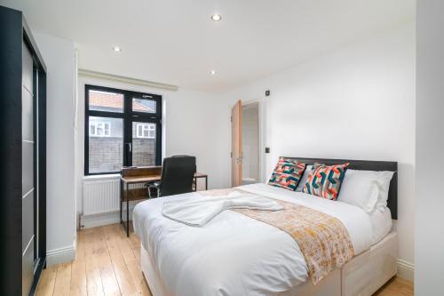 a white bedroom with a bed and a desk at Roof Terrace Oasis 2 Bed 2 Bath London City Shoreditch Hoxton Modern Zone 1 in London