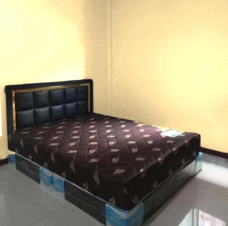 a large bed in a room with at Stay Inn in Pattaya Central