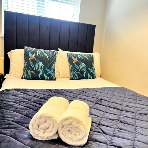 a bedroom with a bed with two towels on it at City Centre House - Pet Friendly - Free Parking - 2 Bedroom - Large Garden in Cardiff