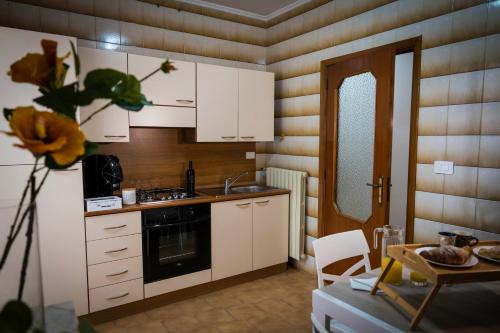 Kuchyň nebo kuchyňský kout v ubytování B&B Dr De Masi