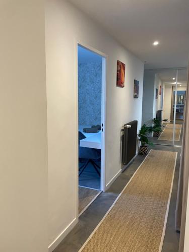 a hallway with a door leading into a room at Le gauguin in Toulouse