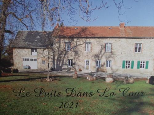 Le Puits Dans La Cour