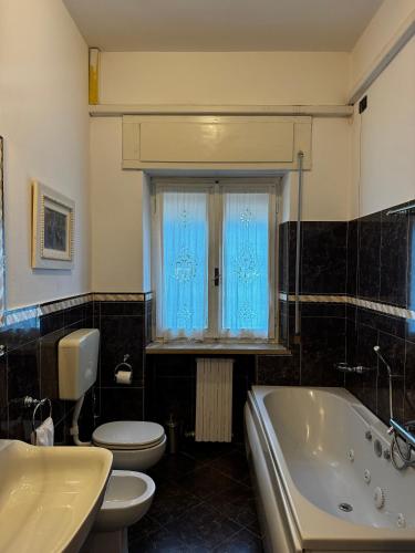 Gallery image of Wonderful Lake View Apartments with Pool with Breakfast GARDASEE in Torri del Benaco