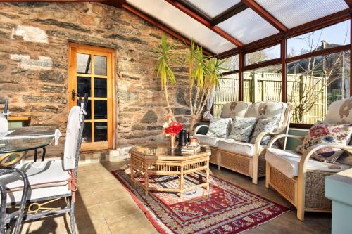 Posezení v ubytování Finest Retreats - St Francis Cottage