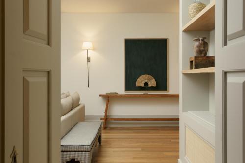 a living room with a couch and a table at Torel Saboaria in Porto