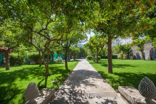 A garden outside Relais Villa Russo