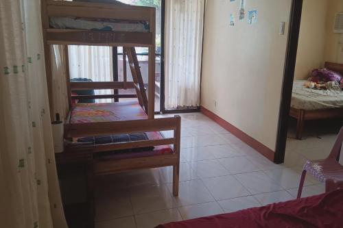 Postel nebo postele na pokoji v ubytování Larosa Hostel Puerto Princesa