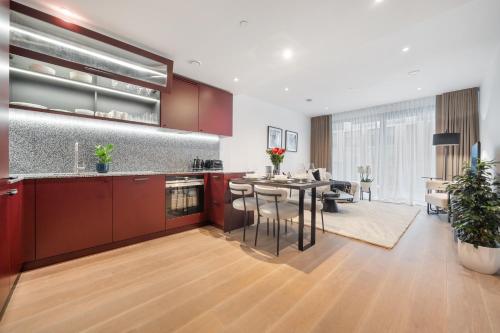 a kitchen and living room with a table and chairs at Luxury flat by the American Embassy in London