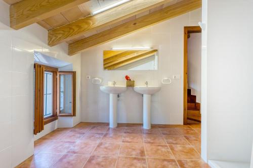 a bathroom with two sinks in a room at Sa Rectoria d'Orient in Orient