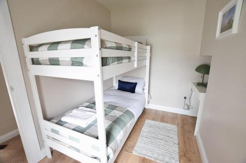 a white bunk bed in a small room at Maggies Leap Townhouse in Newcastle