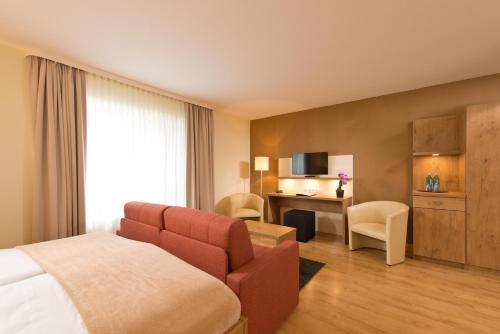 a hotel room with a bed and a desk at Spreewaldhotel Stephanshof in Lübben