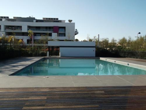 Bazén v ubytování luxury F2 swimming pool ponds and sea nebo v jeho okolí