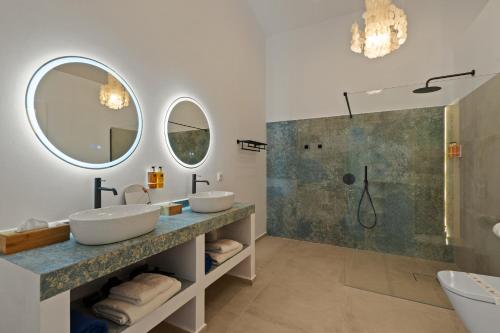 A bathroom at Caballito de Mar Boutique Hotel